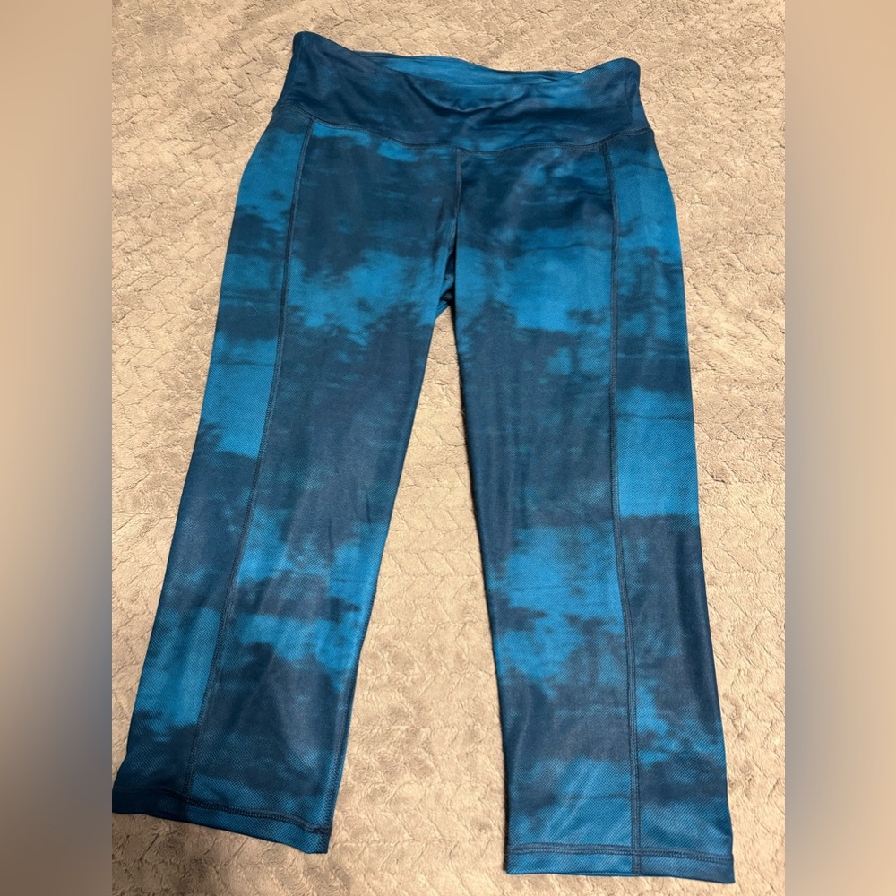 Old Navy Active Blue Marble Capri Powersoft Leggings. No Pockets 
Sz. L.